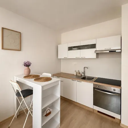 Bright & Cozy With Free Parking Apartmán Bratislava