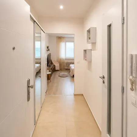 Bright & Cozy With Free Parking Apartmán Bratislava
